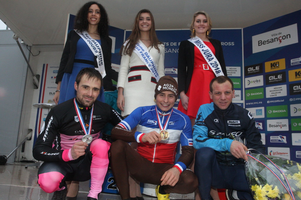 Le podium du championnat de France de cyclo-cross 2019 élites à Besançon (25) - Crédit FFC Le podium du championnat de France de cyclo-cross 2019 élites à Besançon (25) - Crédit FFC