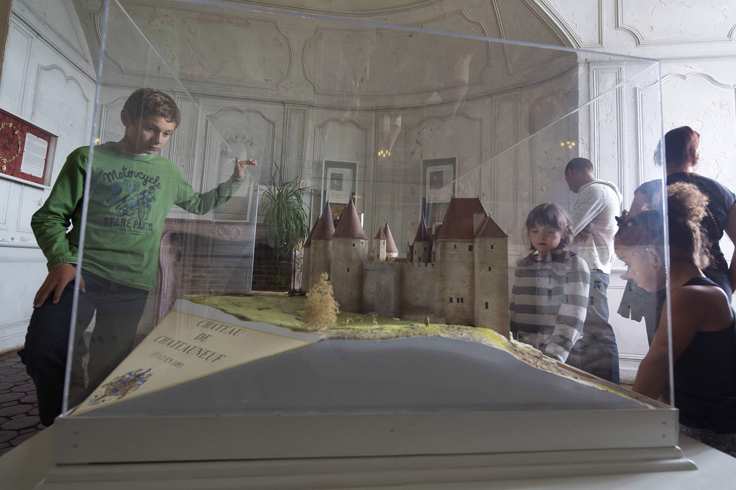 Château de Châteauneuf-en-Auxois (21) - DR