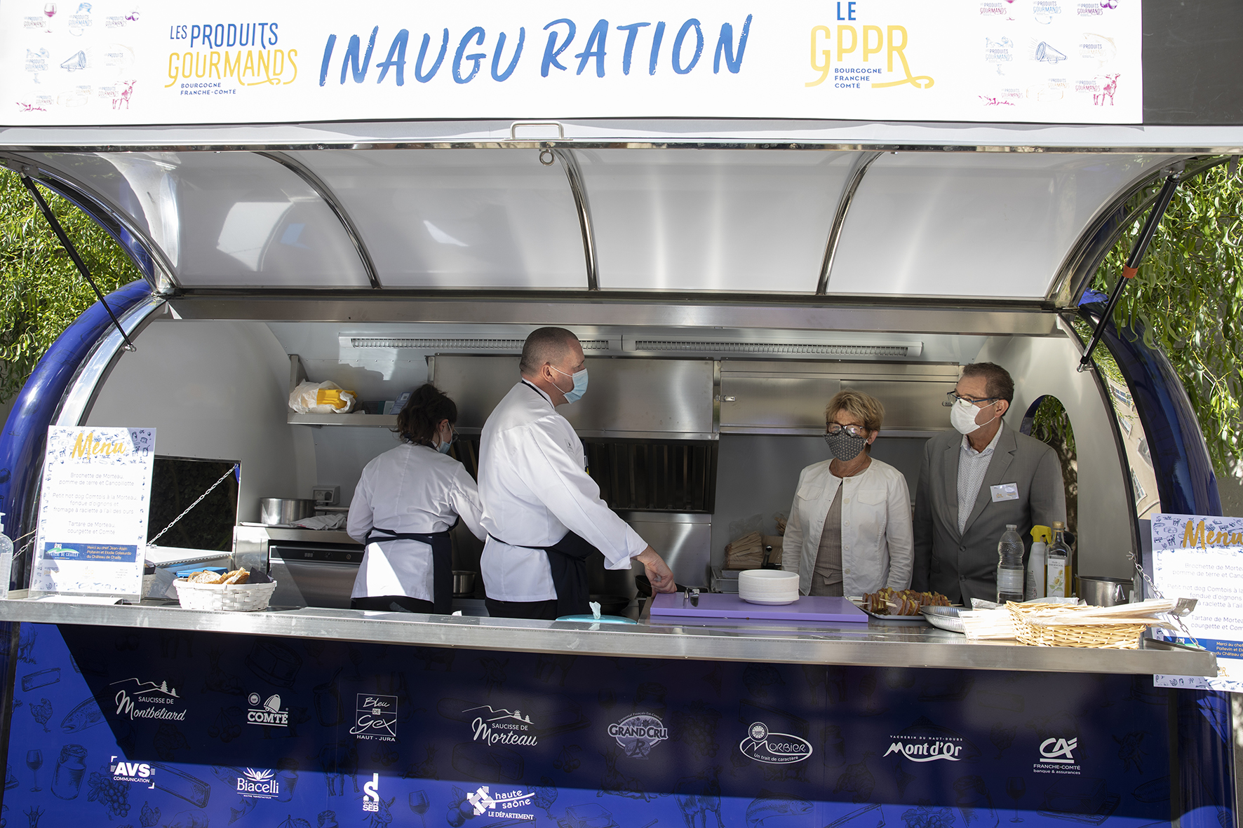 Jean-Alain Poitevin, chef du château de Chailly, accueille Marie-Guite Dufay et Michel Renevier. Jean-Alain Poitevin, chef du château de Chailly, accueille Marie-Guite Dufay et Michel Renevier.