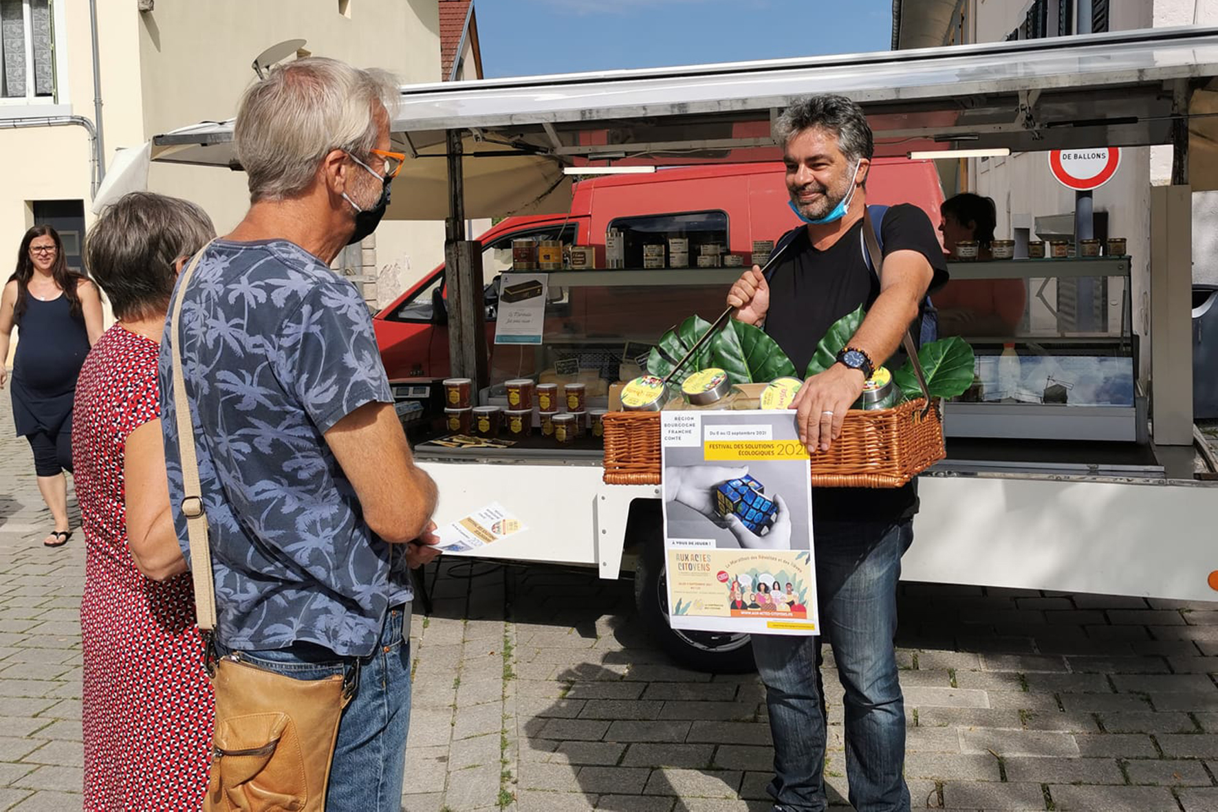 La Coopérative des citoyens est partie à la rencontre des habitants du nord Franche-Comté pour parler circuits courts, partage de bonnes pratiques environnementales, coopération : un « marathon des révoltes et des rêves ». © Photo DR La Coopérative des citoyens est partie à la rencontre des habitants du nord Franche-Comté pour parler circuits courts, partage de bonnes pratiques environnementales, coopération : un « marathon des révoltes et des rêves ». © Photo DR