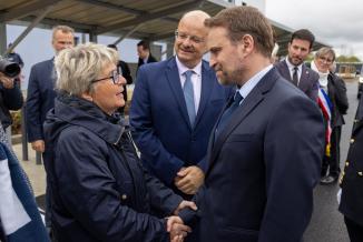 Le ministre de l’Industrie a été accueilli à Allenjoie par Marie-Guite Dufay, Présidente de la Région Bourgogne-Franche-Comté. Photo : Xavier Ducordeaux