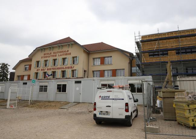 Une extension du chalet historique de l’école est en cours de construction – Photo © Région Bourgogne-Franche-Comté