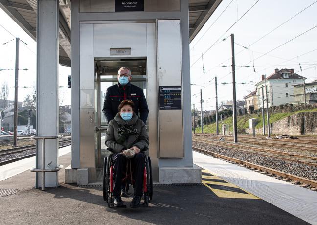 Livrée en 2021, la gare de Dole fait partie des 18 gares de Bourgogne-Franche-Comté d’ores et déjà 100 % accessibles aux personnes à mobilité réduite – Photo Xavier Ducordeaux