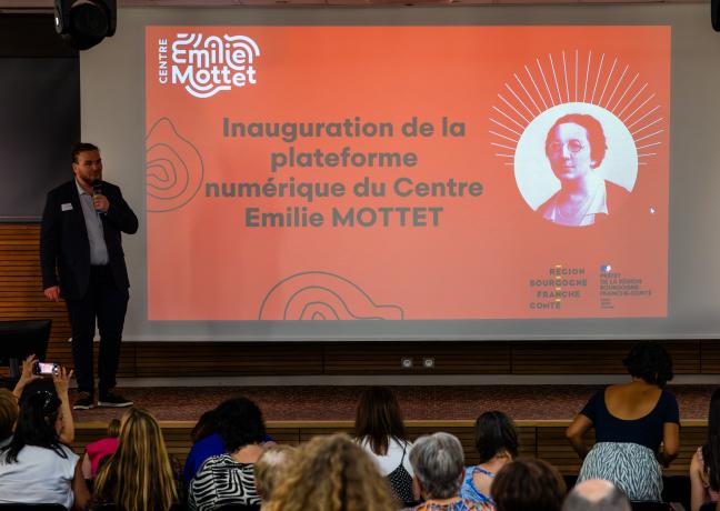 Florian MARTINEZ, animateur du centre Emilie Mottet. Photo : Xavier DUCORDEAUX