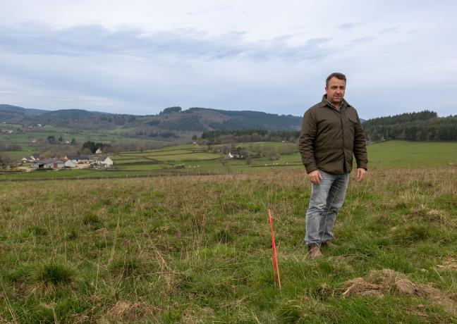 Thomas DUNOYER plantera ses quatre premiers hectares de vignes à La-Celle-en-Morvan à l’automne 2025. Photo : Xavier DUCORDEAUX
