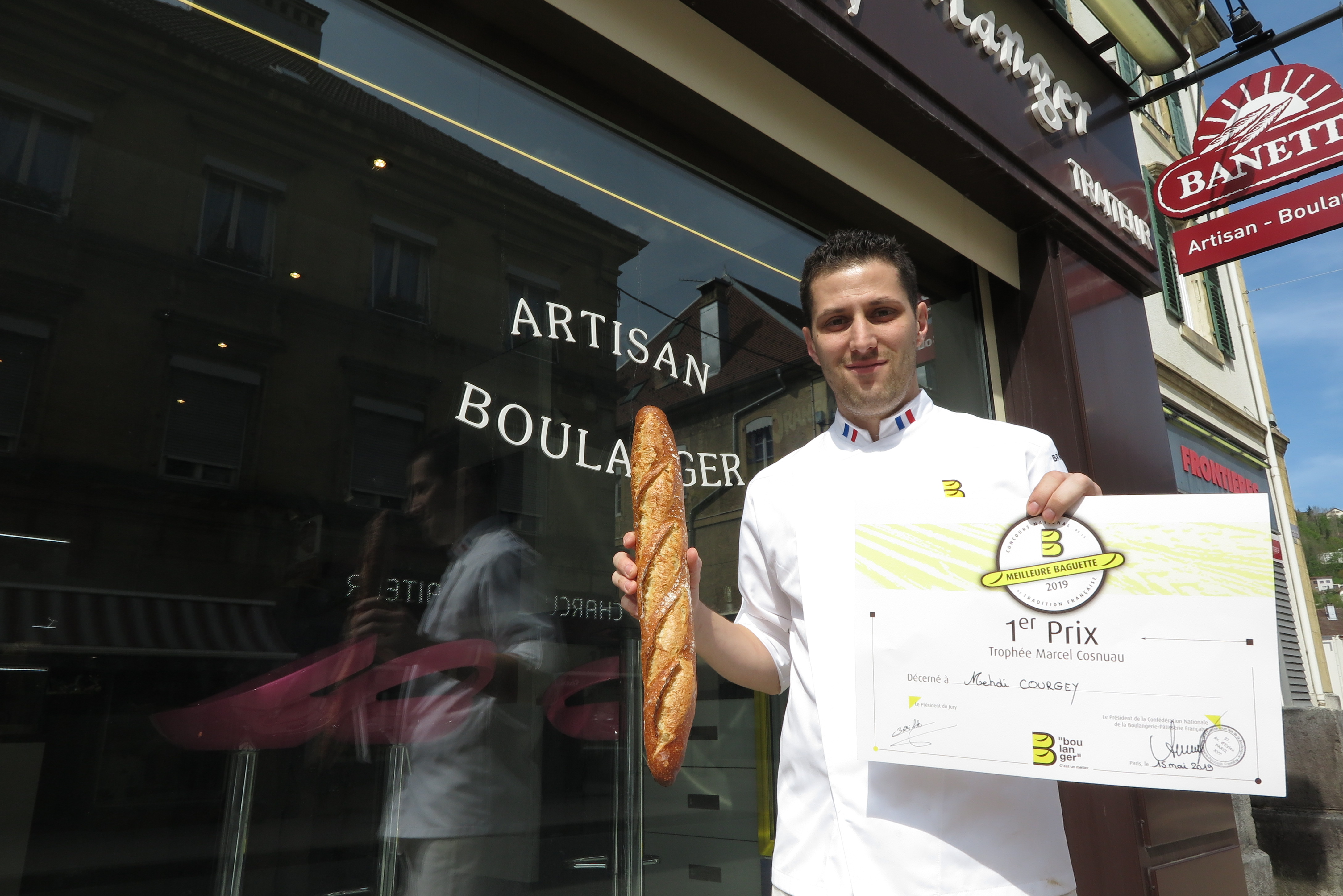 Medhi Courgey, boulanger à Morteau (25), fabrique la meilleure baguette de tradition française - Photo Région Bourgogne-Franche-Comté