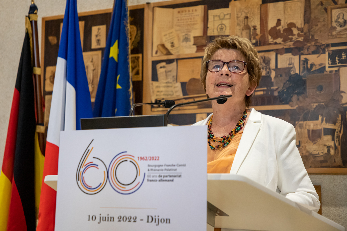 Marie-Guite Dufay, lors de l’inauguration de l’exposition consacrée aux 60 ans de partenariat entre les deux régions - Photo Région Bourgogne-Franche-Comté Xavier Ducordeaux