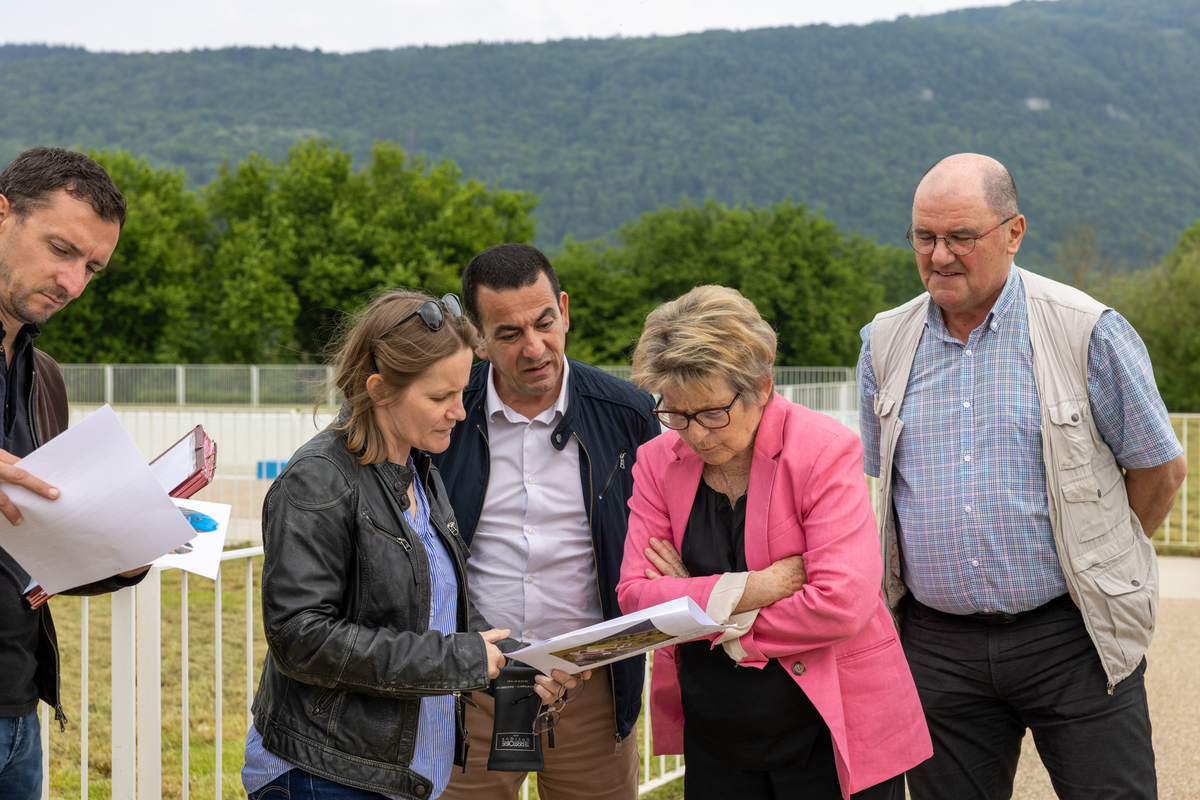 Visite sur le terrain de Marie-Guite Dufay, présidente de la Région Bourgogne-Franche-Comté, mardi 23 mai 2023 - Photo Xavier Ducordeaux