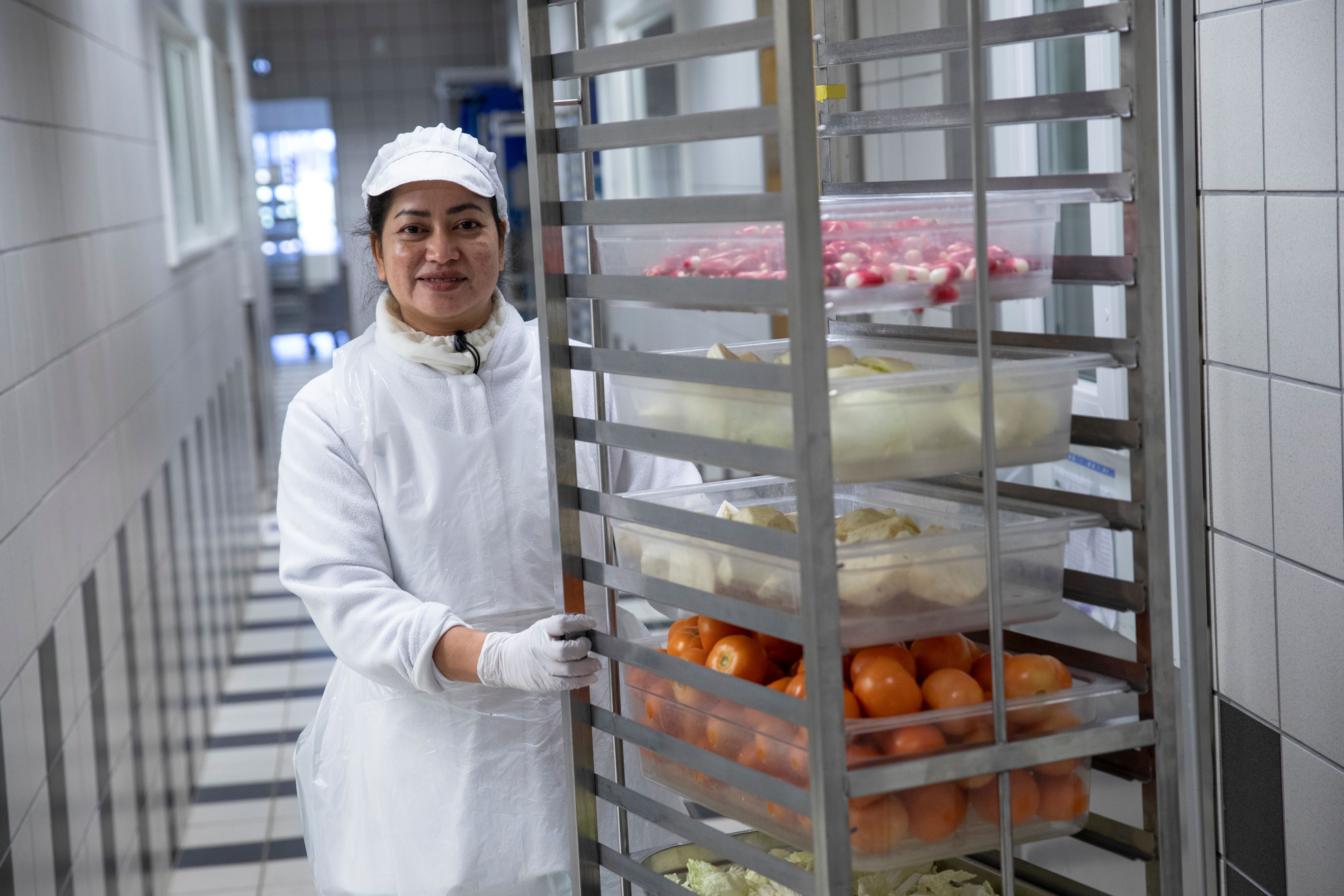 Agente de restauration scolaire au lycée Louis Pergaud à Besançon - Photo DR