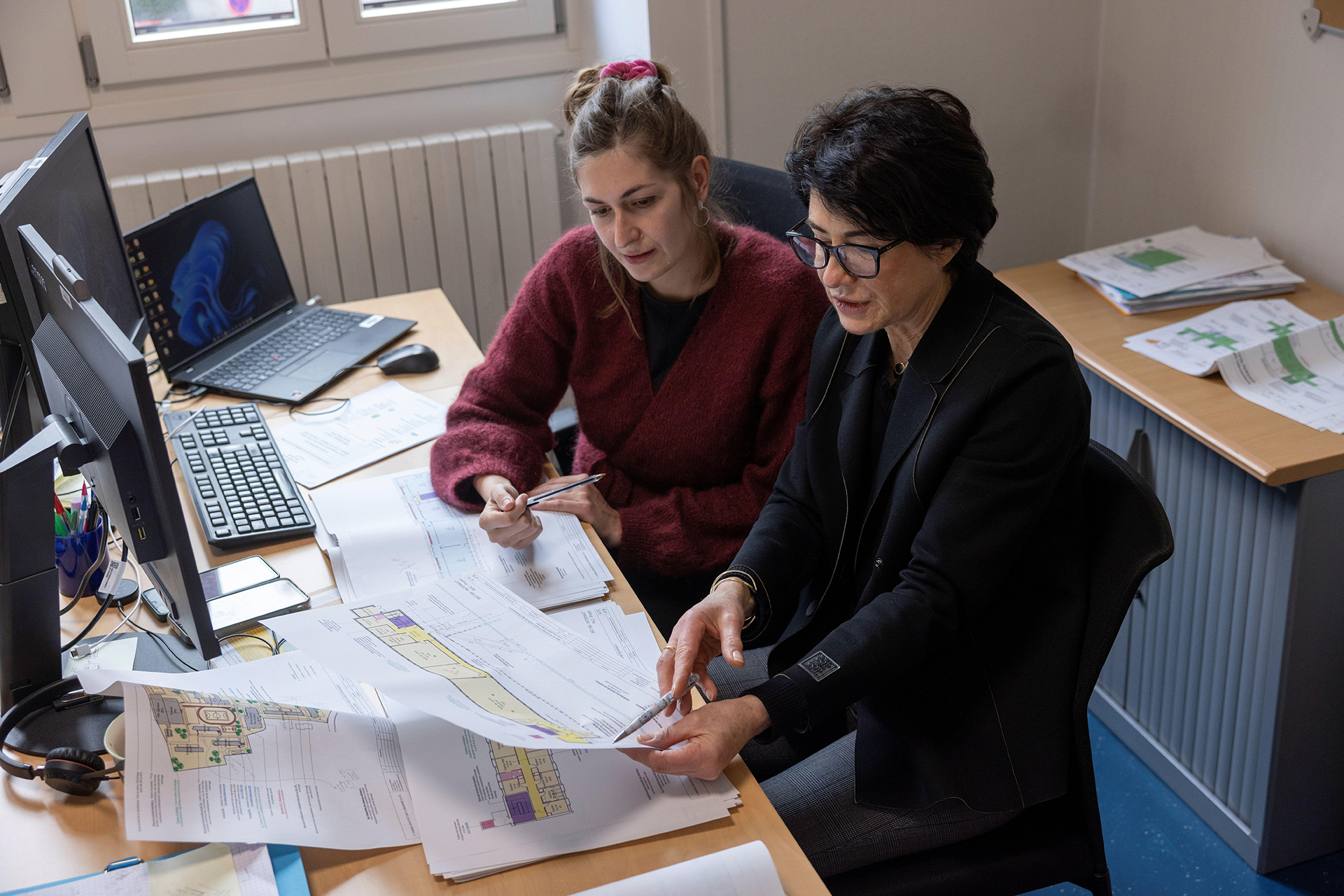 Agentes administratives à la Région Bourgogne-Franche-Comté - Photo Davis Cesbron