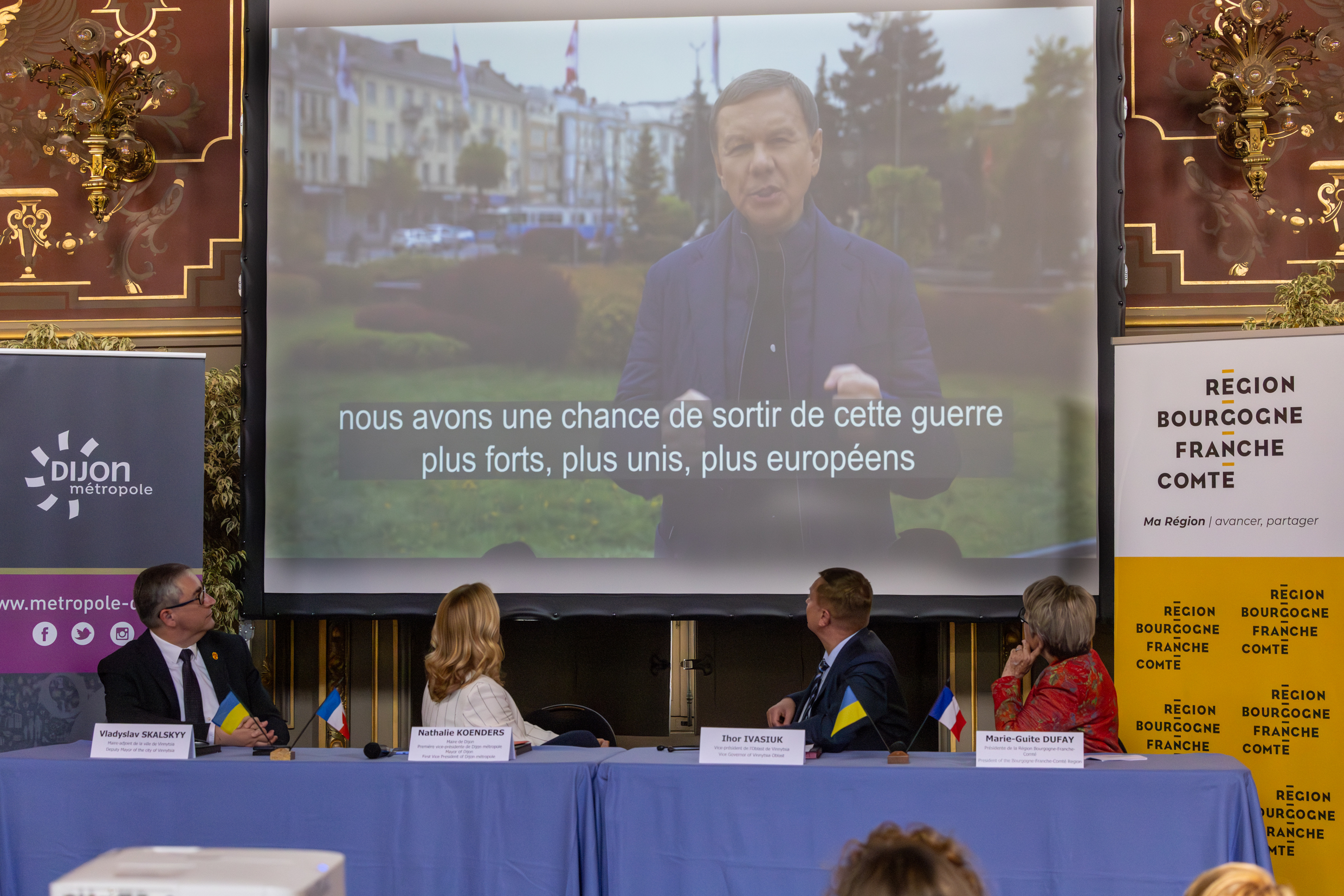 Serhiy Morhunov, maire de Vinnytsia, a adressé un message vidéo optimiste en préambule de la signature du mémorandum. Photo : Xavier Ducordeaux