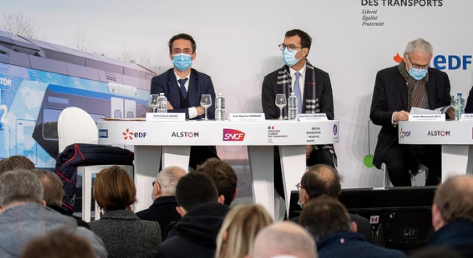 Signature de la commande de rames hydrogène auprès d'ALSTOM, vendredi 5 mars 2021 à Auxerre (89) -Photo Région Bourgogne-Franche-Comté