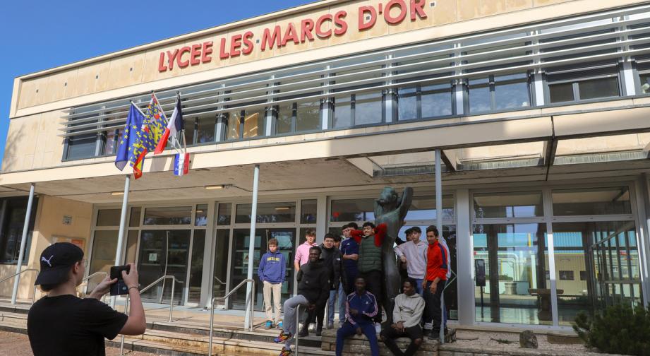 Premier exercice : la photo de groupe pour les lycées de Marcs d’Or - Photo Emma Mickizak