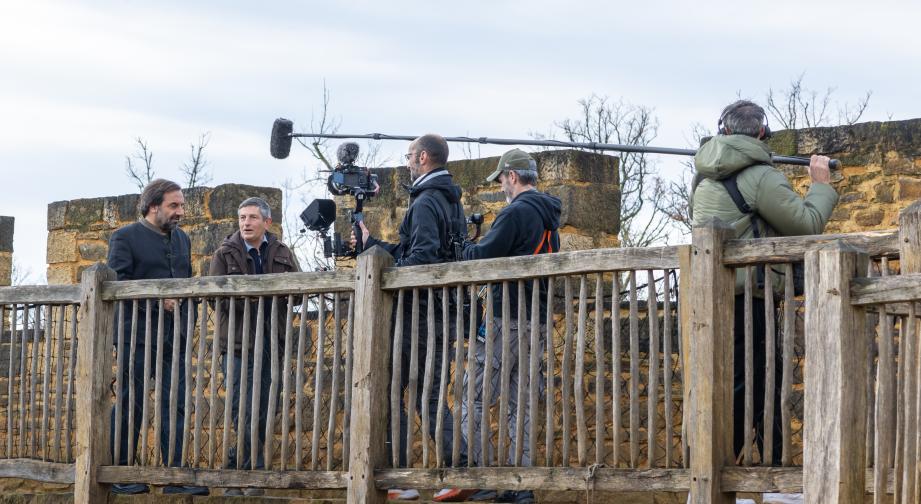 La séquence à Guédelon a été tournée en décembre 2025, alors que le château avait fermé ses portes au public. Photo : Xavier DUCORDEAUX