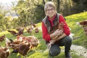Elisabeth Cornut élève des volailles depuis 30 ans à Cernon (39) - Crédit photo Région Bourgogne-Franche-Comté / David Cesbron