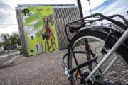 Abris vélos à Genlis (21) -  Crédit photo Région Bourgogne-Franche-Comté / David Cesbron