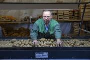 Etienne Prévot, éleveur de bovins et cultivateur de légumes biologiques à Sainte-Magnance (89) - Photo Région Bourgogne-Franche-Comté David Cesbron