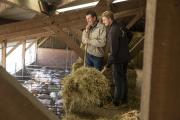 Roland Bulloz et son fils aîné Louis-Marie, éleveurs porcins à Fontain (25) - Photo Région Bourgogne-Franche-Comté David Cesbron