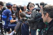 Thibaut Pinot, acclamé par le public et très sollicité par la presse tout au long de la journée, s’est montré très disponible - Photo Région Bourgogne-Franche-Comté Christophe Bidal