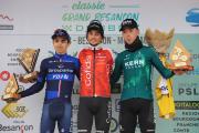 Le podium du jour : Lenny Martinez (Groupama-FDJ, 2e), Victor Lafay (Cofidis, vainqueur) et Roger Adria (Equipo Kern Pharma, 3e) - Photo Région Bourgogne-Franche-Comté Christophe Bidal