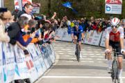 Thibaut Pinot était encore en course pour la gagne à 500 m de la ligne. Il termine finalement 5e à quelques mètres de Guillaume Martin (Cofidis) - Photo Région Bourgogne-Franche-Comté Xavier Ducordeaux