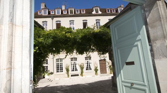 Hôtel de Grammont, construit pour le chanoine Antoine-Pierre II de Grammont au début du XVIIIe siècle, à Besançon (25) - Crédit photo Région Bourgogne-Franche-Comté / David Cesbron