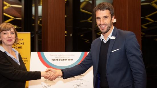 Laetitia Martinez, vice-présidente de la Région Bourgogne-Franche-Comté, et Tony Estanguet, président du comité d’organisation des Jeux Olympiques de Paris 2024, mercredi 13 novembre 2019 à Dijon - Photo Vincent Arbelet