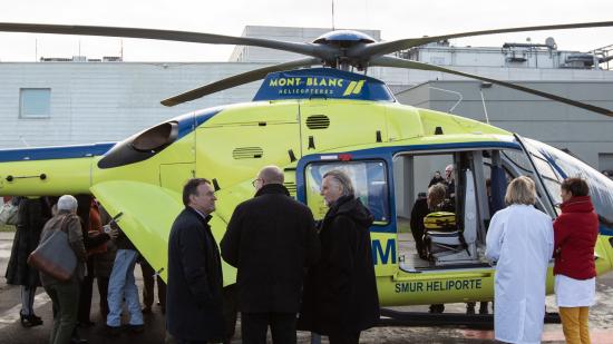 Attendu depuis 25 ans, l’hélicoptère sanitaire de la Nièvre a été reçu lundi 13 janvier 2019, en présence des élus, des représentants de l’Etat et des professionnels de santé. Photo Vincent Arbelet