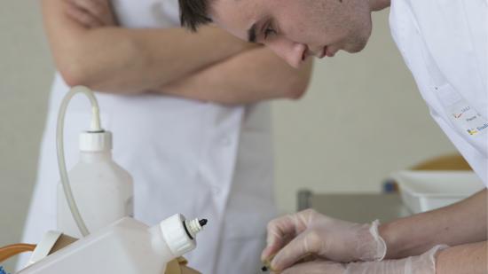 La Région augmente en 2020 le nombre de places en formation pour les infirmiers, aides-soignants et accompagnants éducatif et social - Crédit photo Région Bourgogne-Franche-Comté / David Cesbron