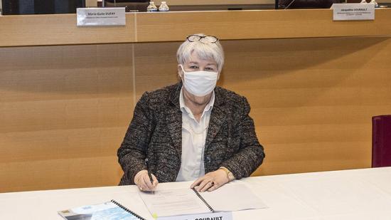 Signature du CPER par Jacqueline Gourault, ministre de la cohésion des territoires et des relations avec les collectivités territoriales, Marie-Guite Dufay, présidente de la Région Bourgogne-Franche-Comté, et Fabien Sudry, Préfet de Région - Photo DC