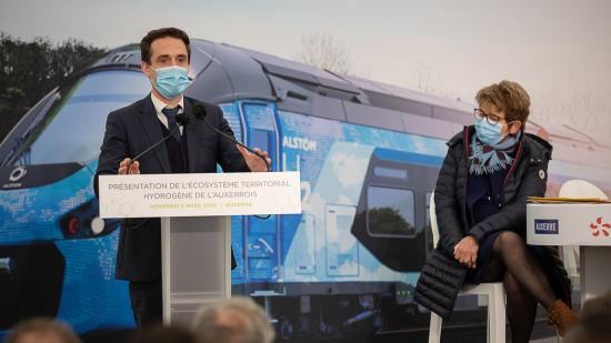 Officialisation de la commande par la Région Bourgogne-Franche-Comté de 3 trains à hydrogène pour un montant de 51,9 millions d’euros, vendredi 5 mars 2021 à Auxerre (89) - Photo Région Bourgogne-Franche-Comté