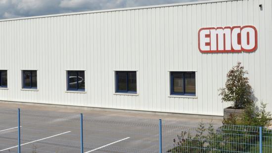 EMCO France, filiale du groupe allemand EMCO leader européen dans le domaine, produit à Dampierre (39) des tapis d’entrée techniques destinés aux bâtiments recevant du public - Photo DR