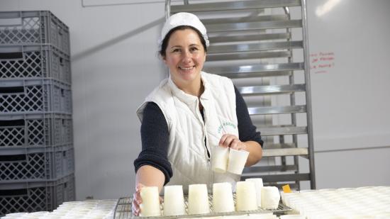 Roselyne Pardon, éleveuse de chèvres et de vaches dans les monts du Mâconnais -Photo Région Bourgogne-Franche-Comté David Cesbron