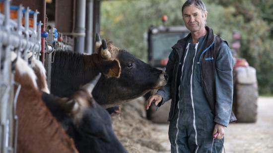 Michel Devillairs, propriétaire de la ferme bio de They, à Sorans les Breurey (70) - Photo Région Bourgogne-Franche-Comté David Cesbron