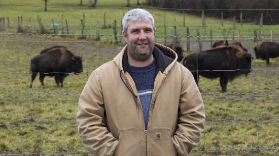 Emmanuel Guenot, éleveur de bisons à Breurey-lès-Faverney (70) - Photo Région Bourgogne-Franche-Comté David Cesbron