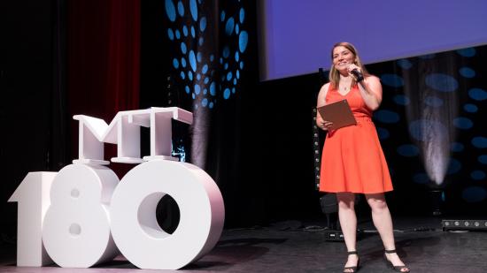 Anaïs Perrichet, lauréate du prix du concours « Ma thèse en 180 secondes »