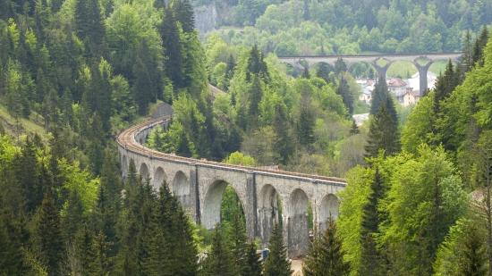 La ligne des Hirondelles relie Dole à Saint Claude. Crédit : Région BFC/ David Cesbron