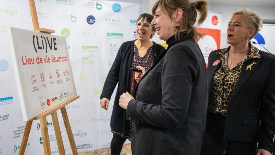 Une inauguration en « live », en compagnie de Laetitia Martinez, vice-présidente de la Région Bourgogne-Franche-Comté en charge de l’enseignement supérieur, Anne Vignot, maire de Besançon et présidente de Grand Besançon Métropole, et Christine le Noan, directrice du Crous Bourgogne-Franche-Comté - Photo Xavier Ducordeaux