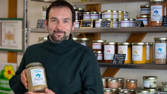 Jérôme Rabuat, éleveur de canards et producteur de foie gras à Méré (89) - Photo Xavier Ducordeaux