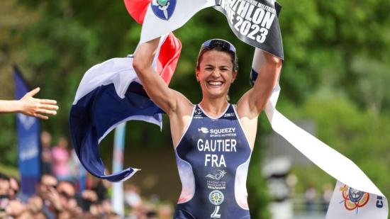 Mathilde Gautier, triathlète du Tri Val de Gray (70), en course pour une qualification aux JO de Paris 2024 - Crédit photo Purfilm