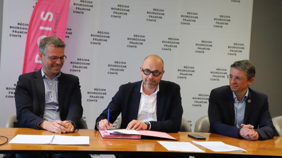 Signature d'une convention entre la Région Bourgogne-Franche-Comté et l’interprofession Fibois Bourgogne-Franche-Comté, mercredi 7 mai à Dijon - Photo Océane Lavoustet