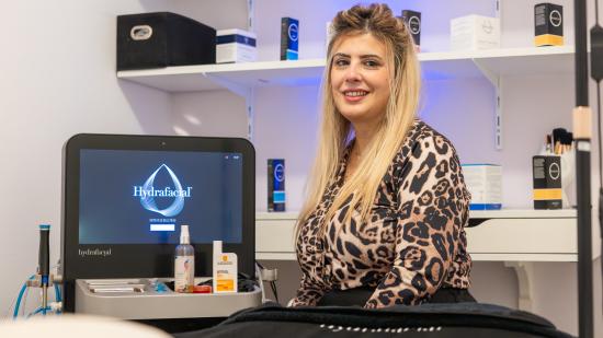 Après des années en tant que salariée, Hanane Ouddir a choisi de vivre de sa passion et de devenir cheffe d’entreprise - Photo : Xavier Ducordeaux