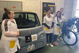 Les salariés de Domicile 90 – Amaelles peuvent utiliser deux voitures électriques et cinq vélos pour s’occuper de leurs clients - Photo Région Bourgogne-Franche-Comté Léopoldine Deriot