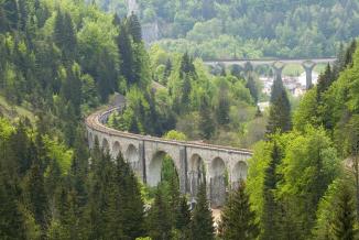 La ligne des Hirondelles relie Dole à Saint Claude. Crédit : Région BFC/ David Cesbron