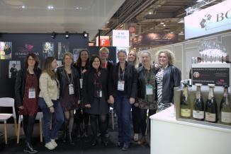 Les vigneronnes du collectif « Femmes et vins de Bourgogne » au salon professionnel WineParis-Vinexpo 2023 - Photo Région Bourgogne-Franche-Comté Emmanuelle Baills