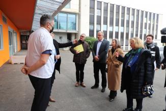 Patrick Molinoz, Valérie Drezet-Humez, Françoise Tenenbaum ont visité les urgences pour enfants - Photo Océane Lavoustet