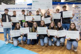 Ils ont bien fait d’y croire ! Les jeunes du lycée agricole de Montmorot repartent avec un chèque de 600 euros et une belle expérience accumulée au salon de l’agriculture. Photo : Xavier DUCORDEAUX