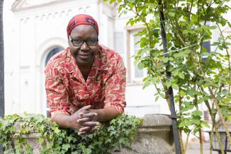 Grâce au soutien de la Région, Pauline Maludi Nkunku a retrouvé plus qu’un emploi : une vocation. Photo : Xavier Ducordeaux