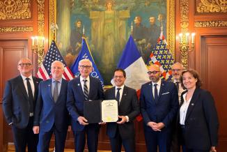 Jérôme Durain et Tony Evers viennent de signer le protocole d’accord au Capitole de Madison. Photo : DR