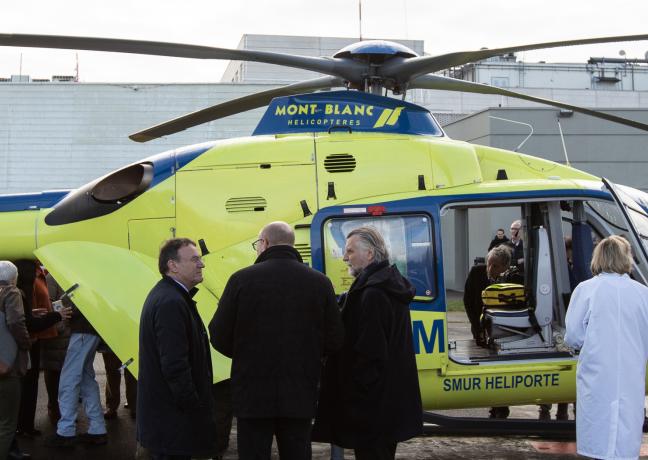 Attendu depuis 25 ans, l’hélicoptère sanitaire de la Nièvre a été reçu lundi 13 janvier 2019, en présence des élus, des représentants de l’Etat et des professionnels de santé. Photo Vincent Arbelet